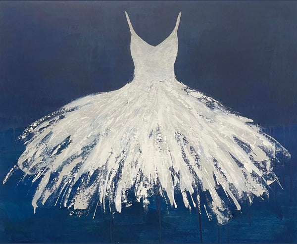 Hvid kjole m. blå baggrund